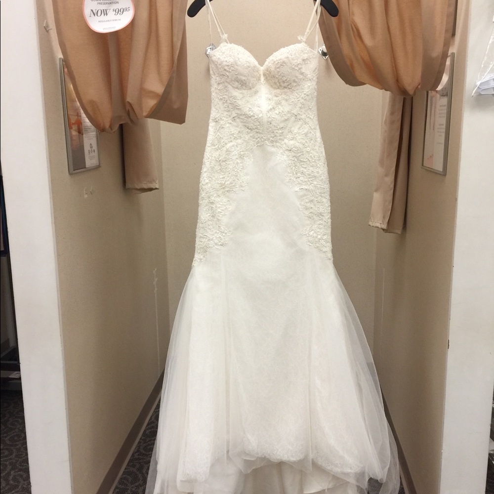 Sample Galina Signature Wedding Dress.